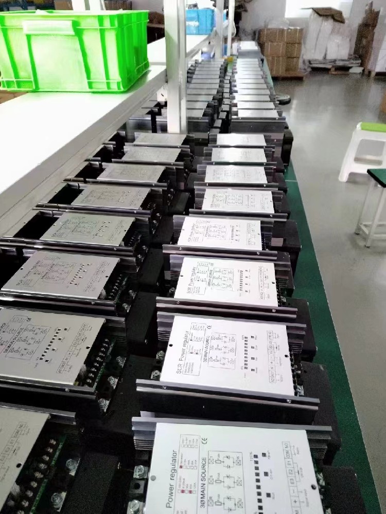 电力调整器的自适应节造战术是若何应对环境变动和参数不确定性的？