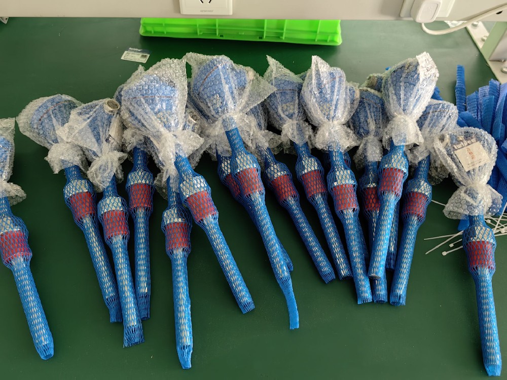 在工业自动化中，热电阻是若何与节造系统集成的，以实现温度节造和监测？